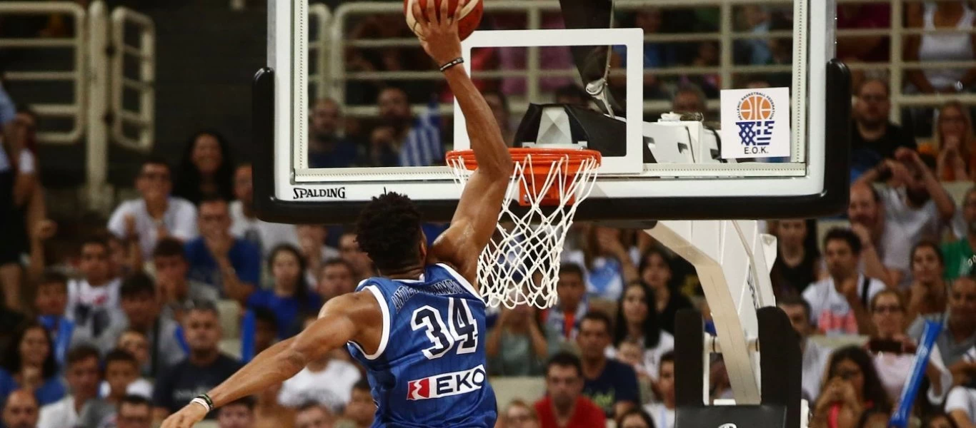 Το απίστευτο κάρφωμα του Θανάση και η επική αντίδραση του Γιάννη (βίντεο)